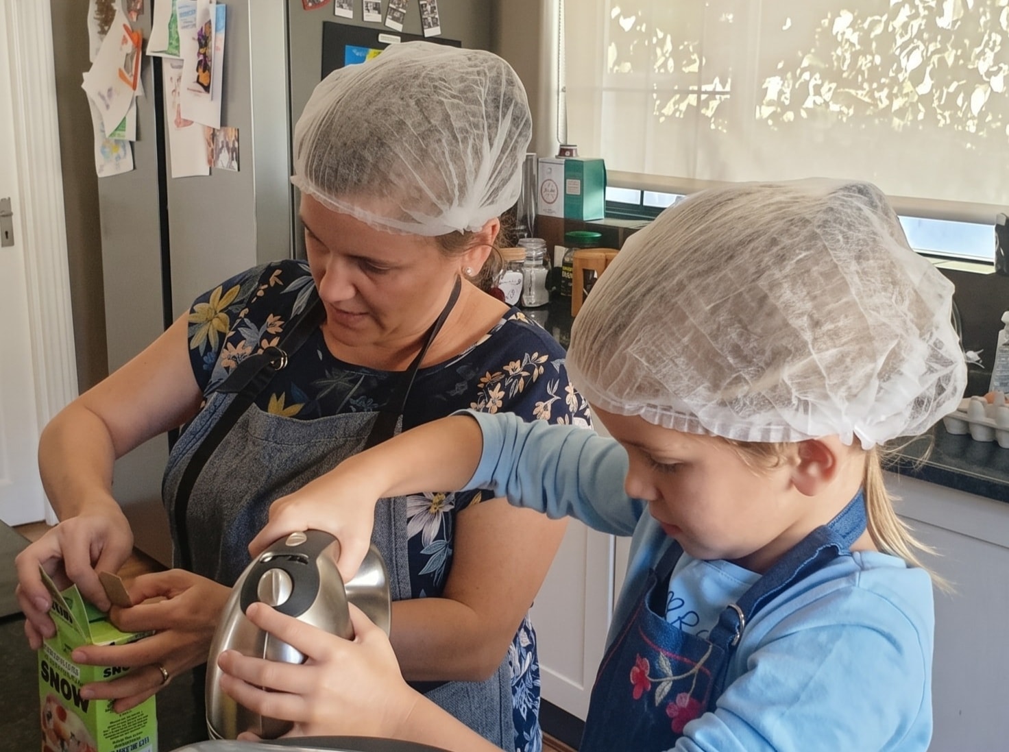Carmen and her daughter cooking together in the Mango Meals kitchen